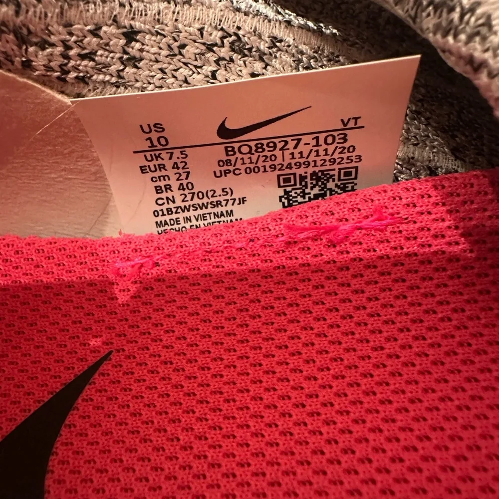 Women’s Nike Flyknit Running Shoes - Picture 8 of 8